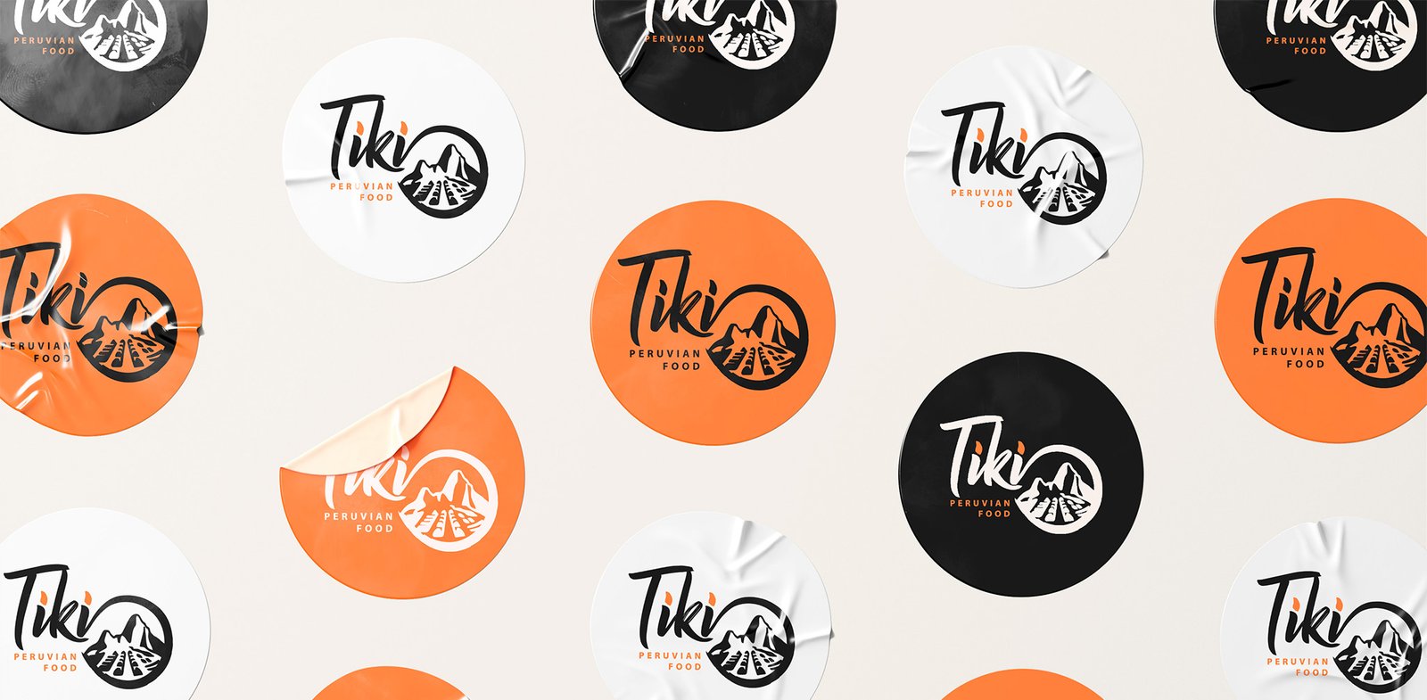 Aplicações do logotipo Tiki em adesivos circulares