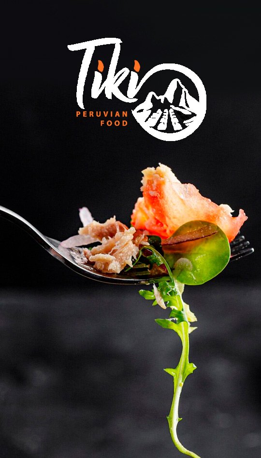 Peça vertical Tiki com composição gastronômica sobre fundo preto